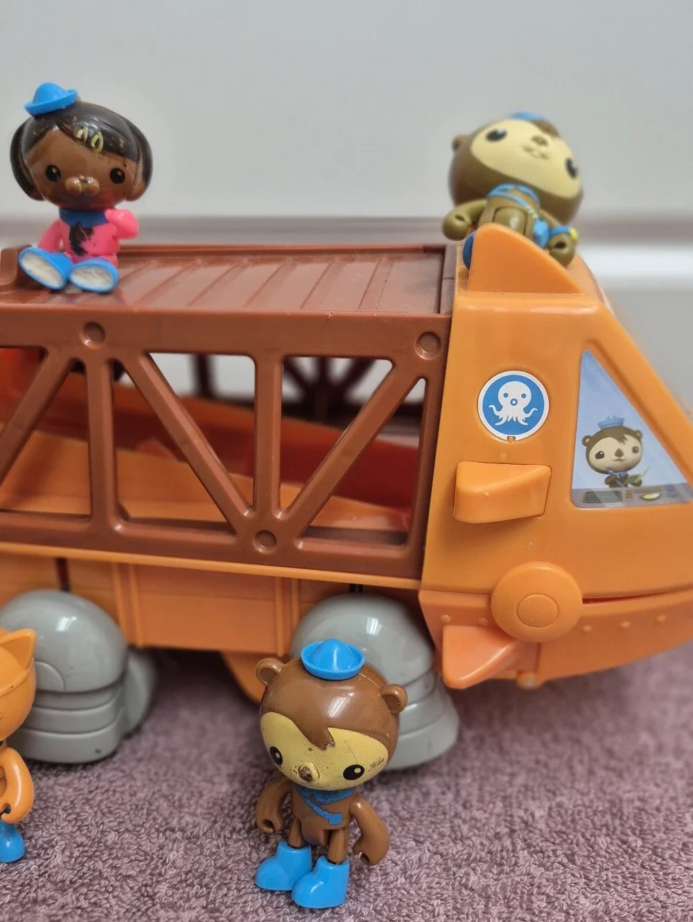 Octonauts Gup G Salamander With 5 Figures In Excellent Condition.